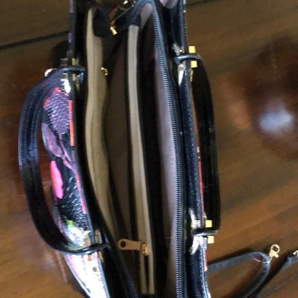 Floral pattern Purse - Picture 2 of 3